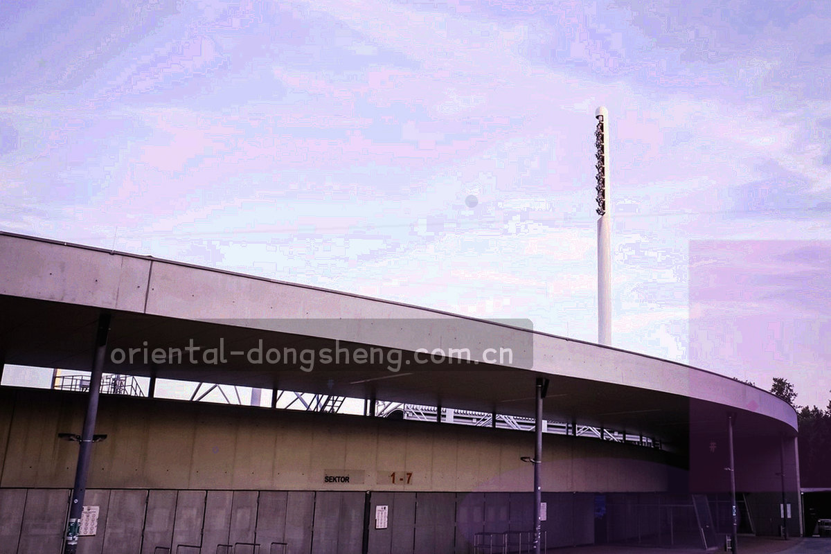安装场地俯视测量场景，卷尺与地面标记线清晰可见